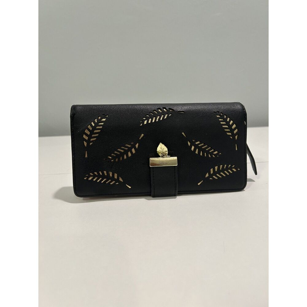 Womans Leather Black Wallet Snap Close Zip